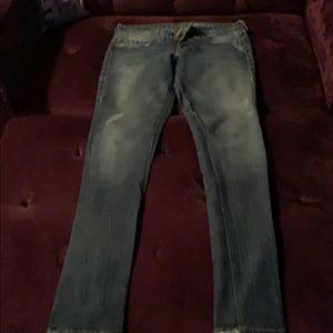 Gained a few pounds jeans has skinny calfs ☺️